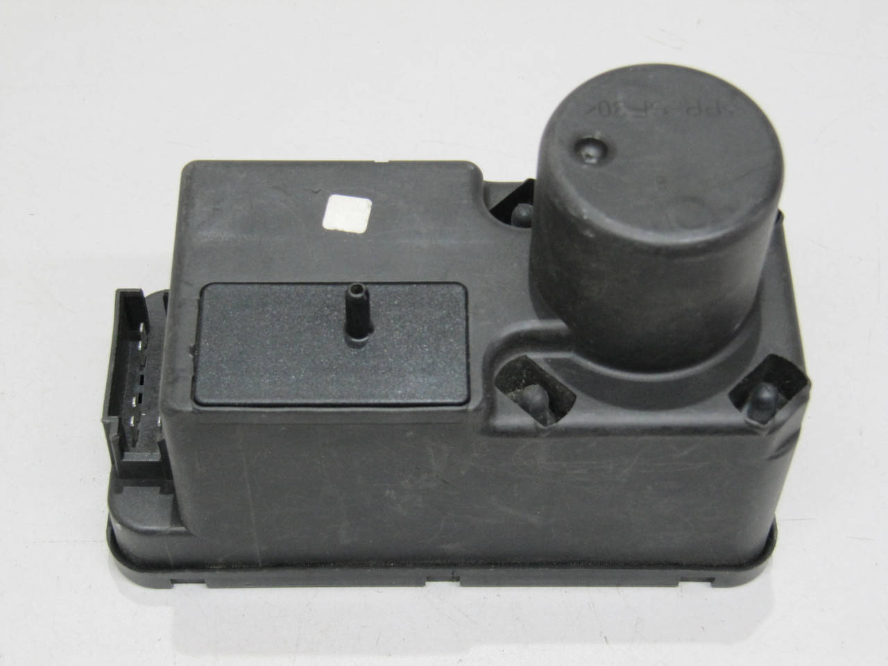 

Вакуумный компресcор центрального замка Фольксваген Пассат Б3 Б4 VW Passat B4 Hella 357 962 257