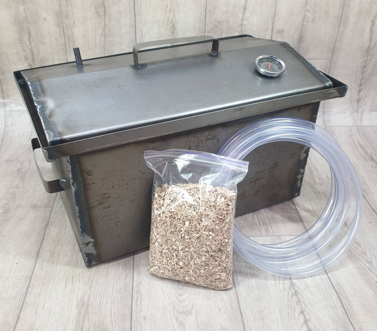 

Коптильня с термометром Большая 520х310х300мм + Щепа 0.25кг + Шланг 4м