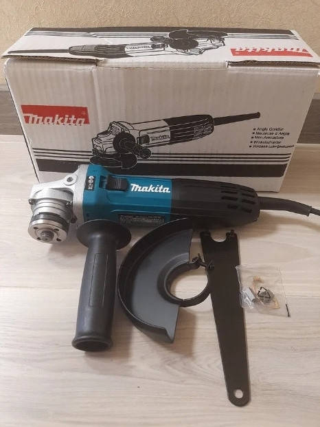 

Болгарка Makita GA5030 (125мм / 720Вт)