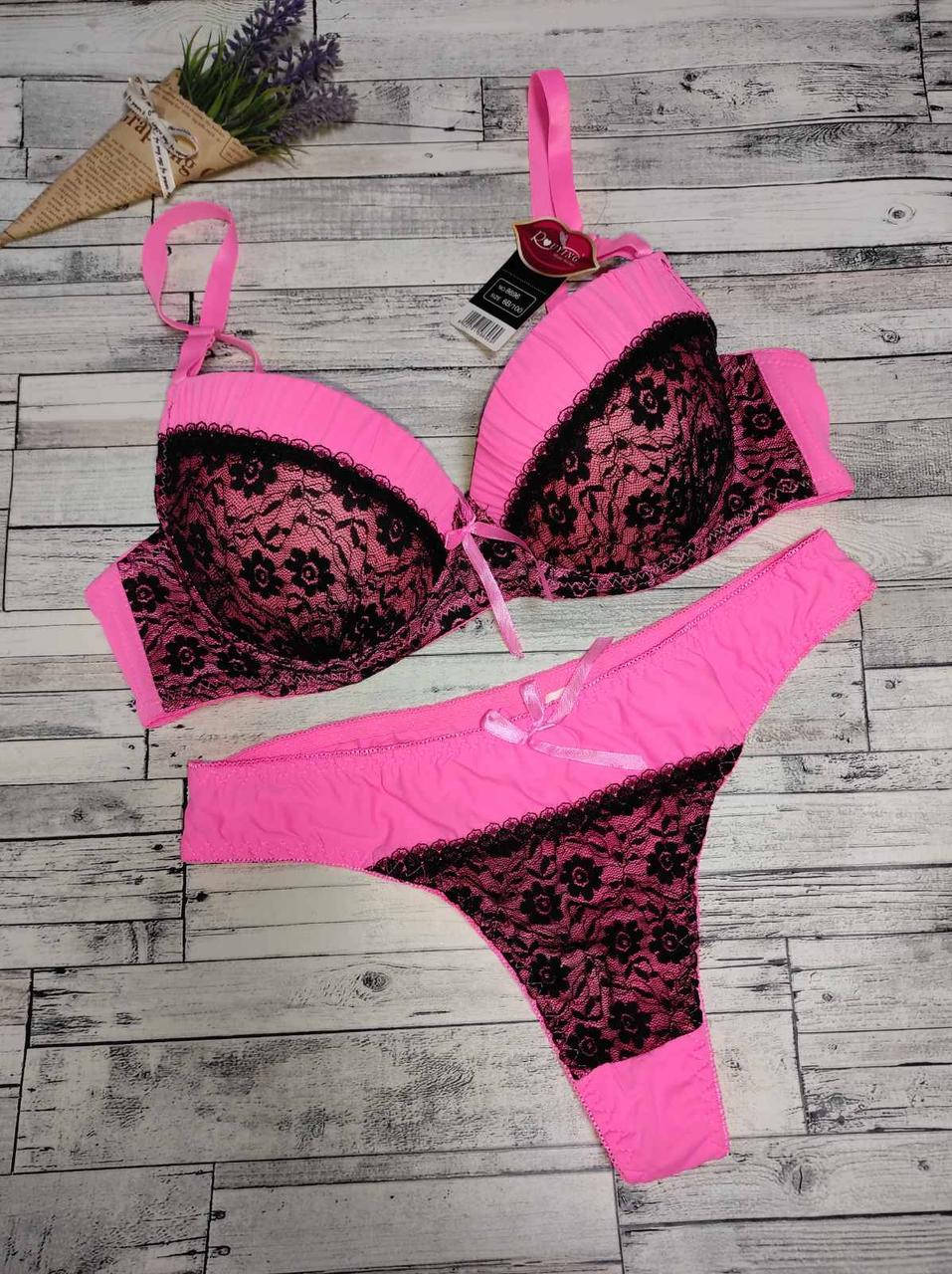 

Комплект нижнего белья Rouying розовый, бюстгальтер на поролоне, трусики стринги 90B