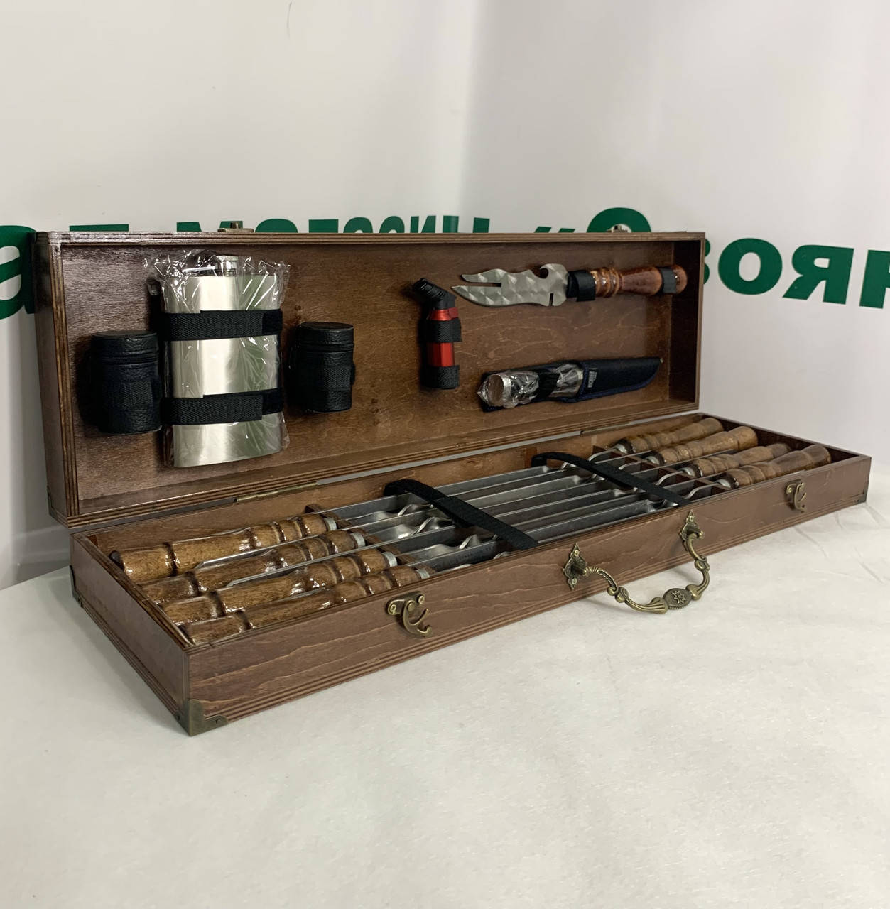 

Набор шампуров в деревянном кейсе подарочный "Кемпинг".С флягой и рюмками.