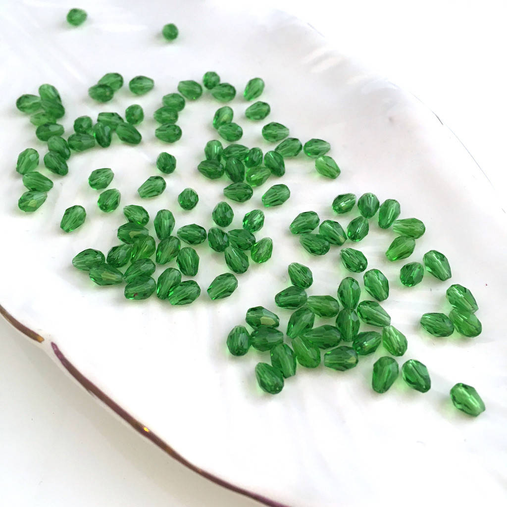 

Бусины хрустальные. Капля 3х5 мм. Зеленый прозрачный. Упаковка 20 шт.