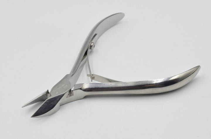 

KP-04 Кусачки педикюрные LUXURY (сталь)