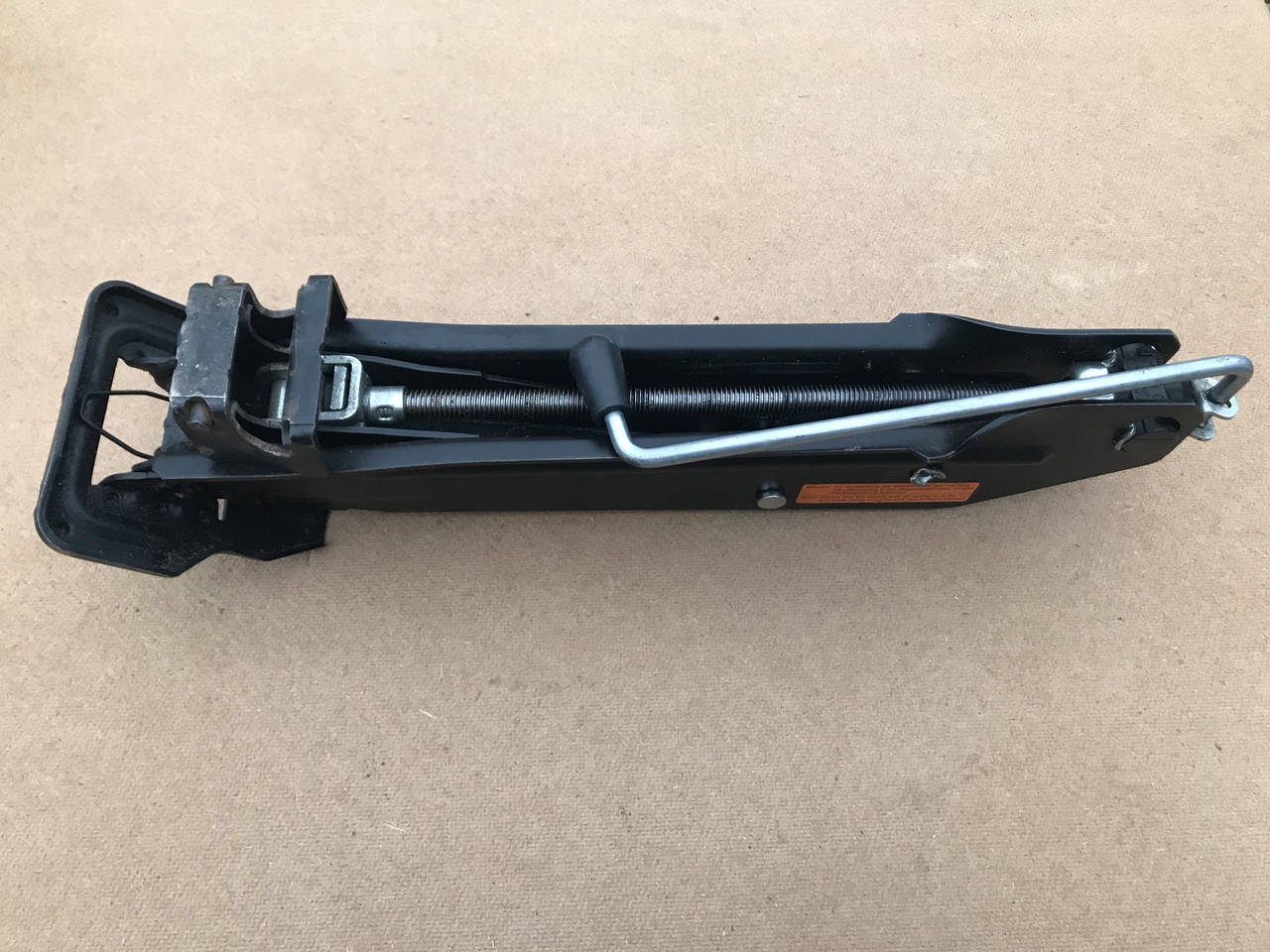 

Домкрат на Volkswagen Touareg 1 (Фольксваген Туарег 2002-2010) 7L0 011 031