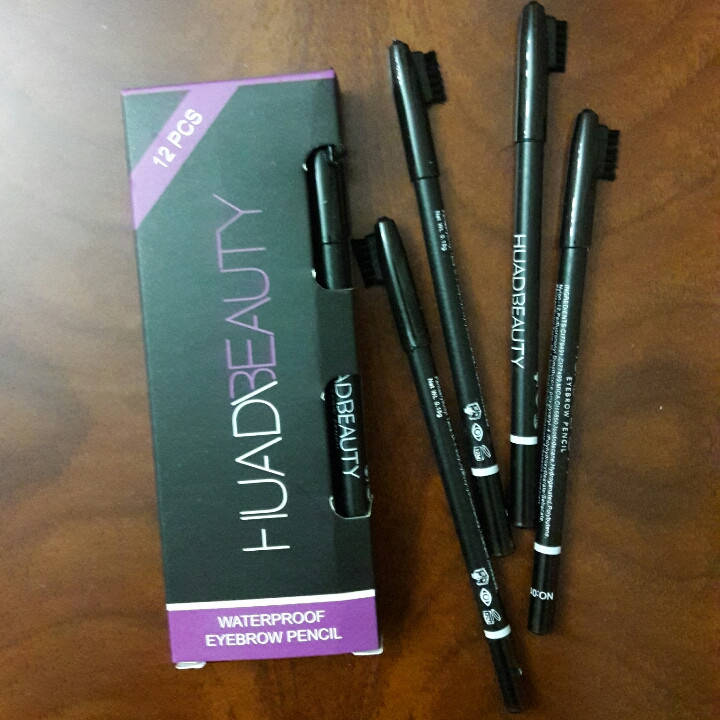 

Карандаш для бровей чёрный с щеточкой HudaBeauty