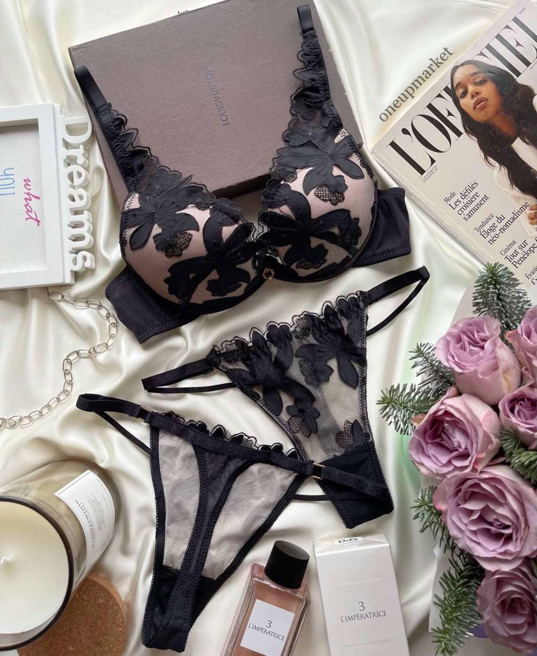 

Женское нижнее белье с аппликацией комплект черный бюстгальтер + трусики 85B