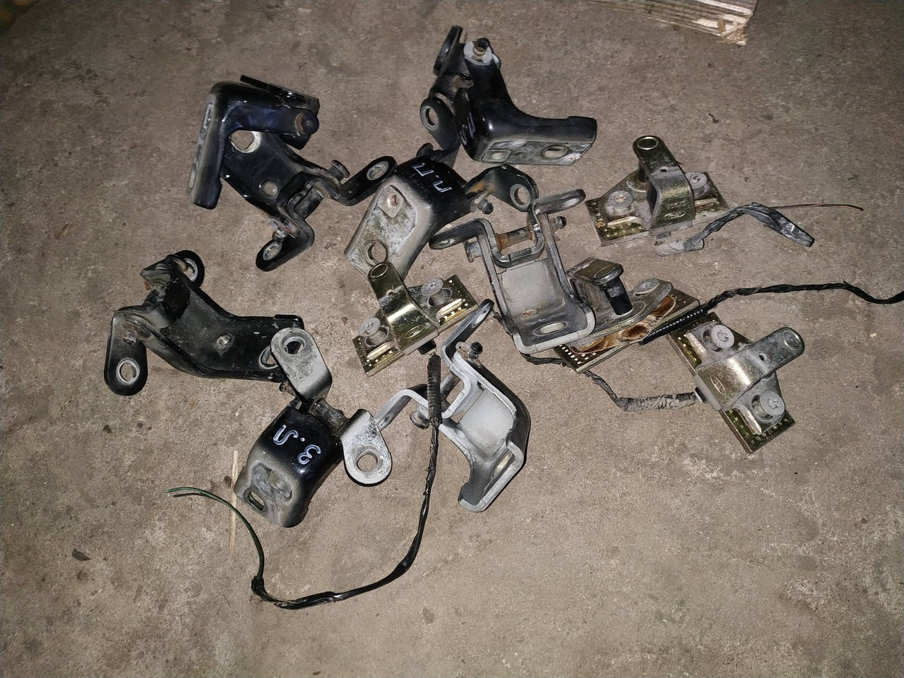 

Петля двери FORD Mondeo MK3