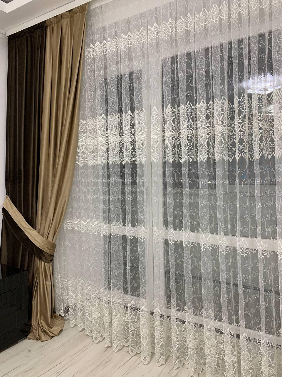 

Тюль на основе сетки с красивой вышивкой в зал/гостиную или спальню. Цвет: Молочный