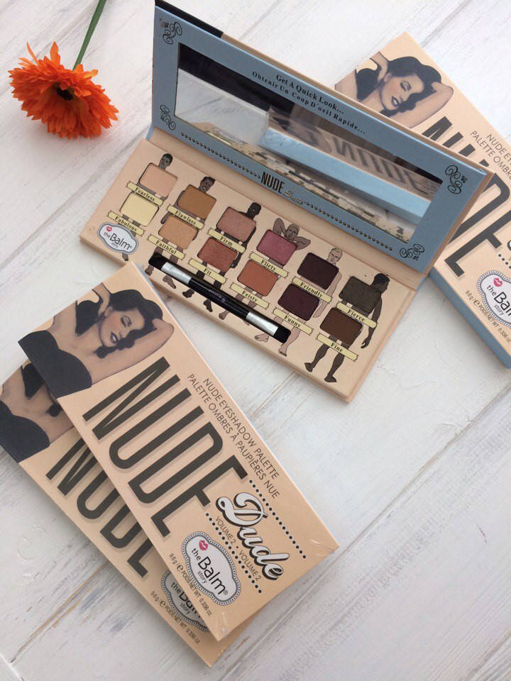 

Палетка теней theBalm Nude Dude Palette Набор теней для макияжа с кисточкой