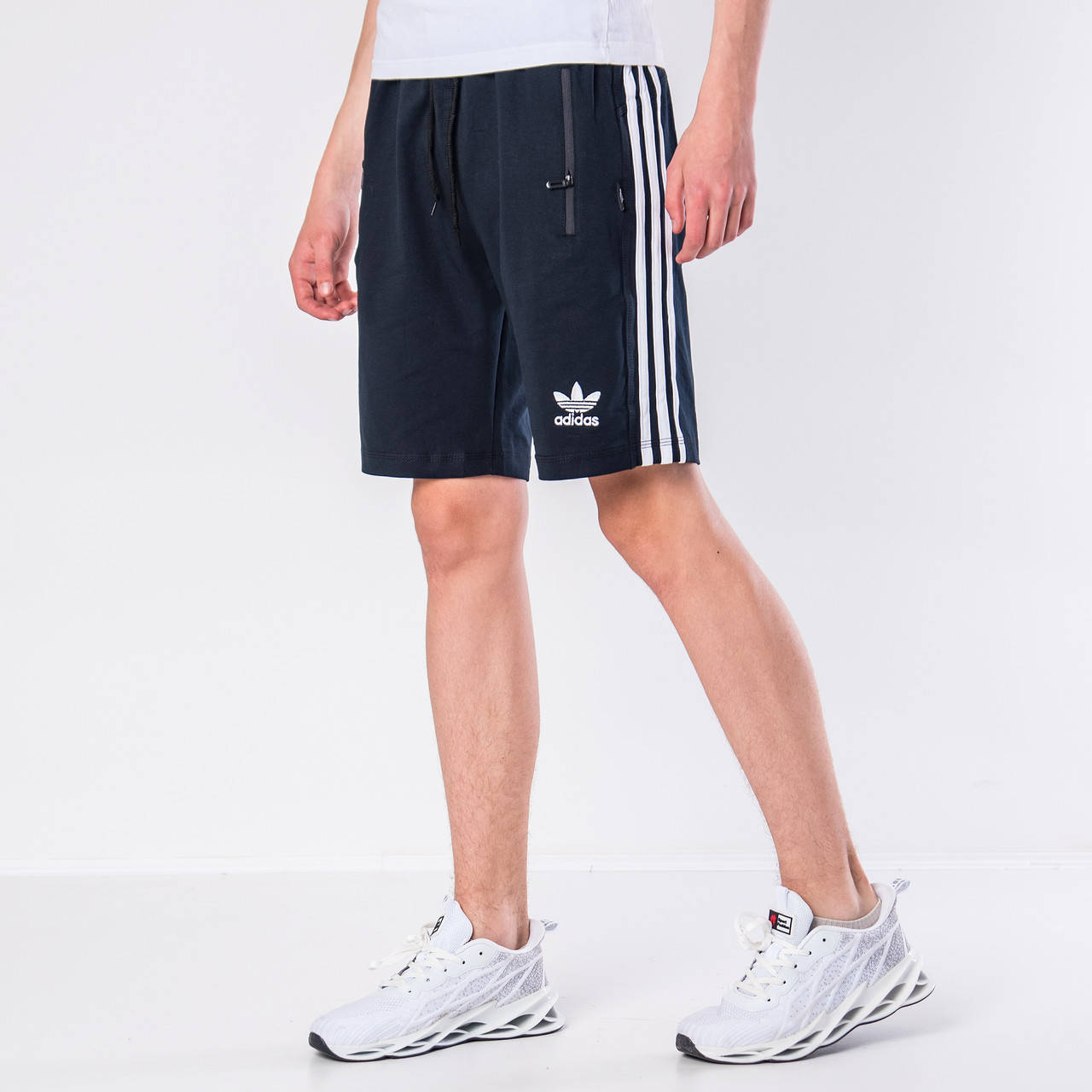 

Мужские трикотажные шорты Adidas, синего цвета с белыми полосками., Серый