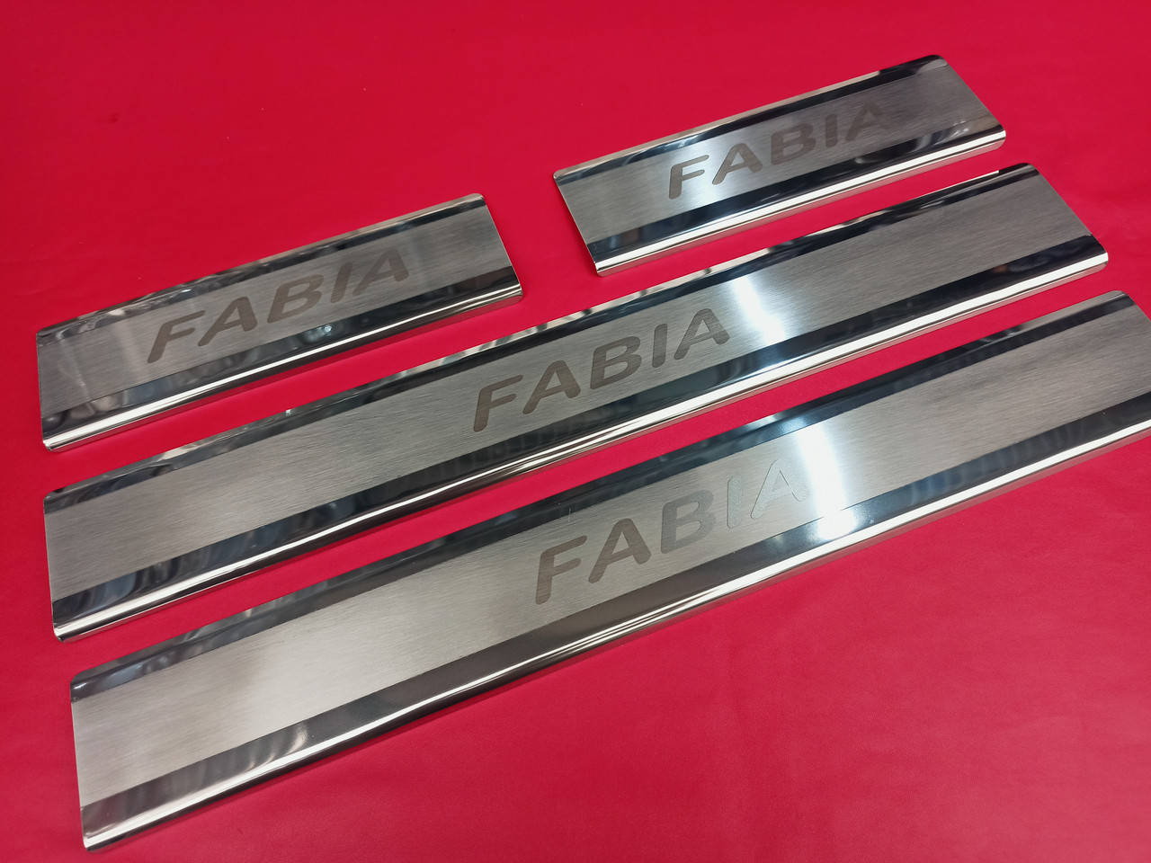 

Накладки на пороги для Skoda Fabia 2007-2014