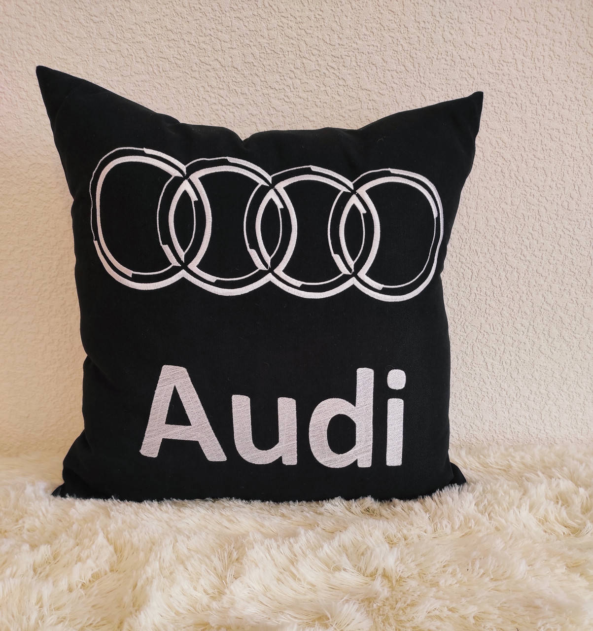 

Подарочная подушка Audi