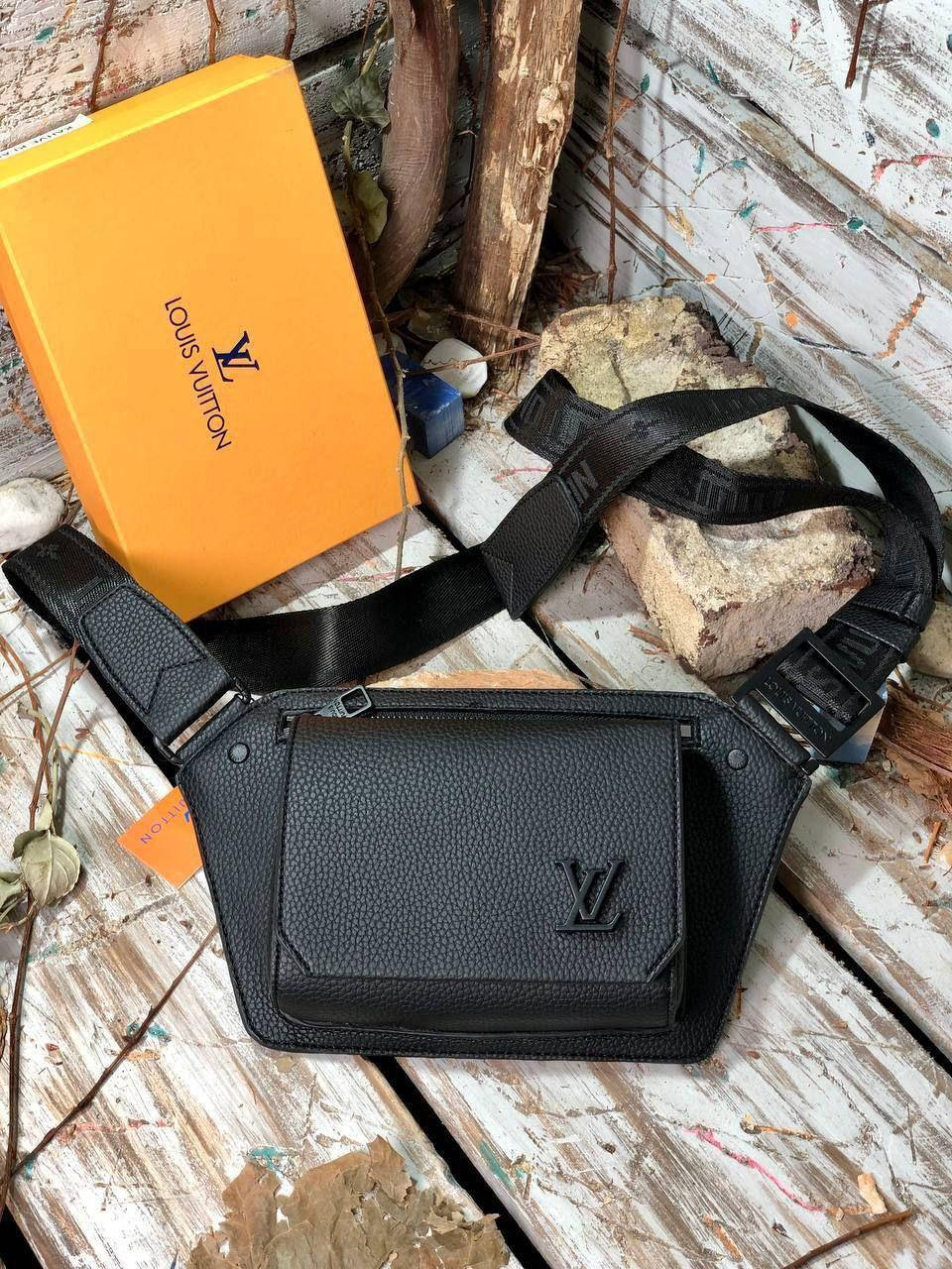 

Бананка Louis Vuitton