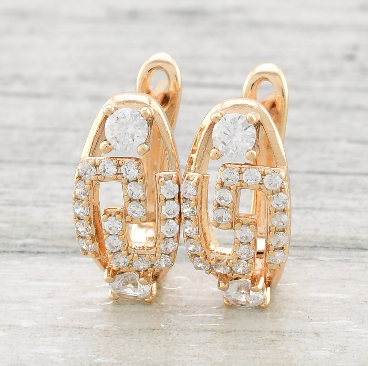 

Серьги Xuping 23973 размер 16х9 мм куб. цирконий вес 3.5 г позолота 18К