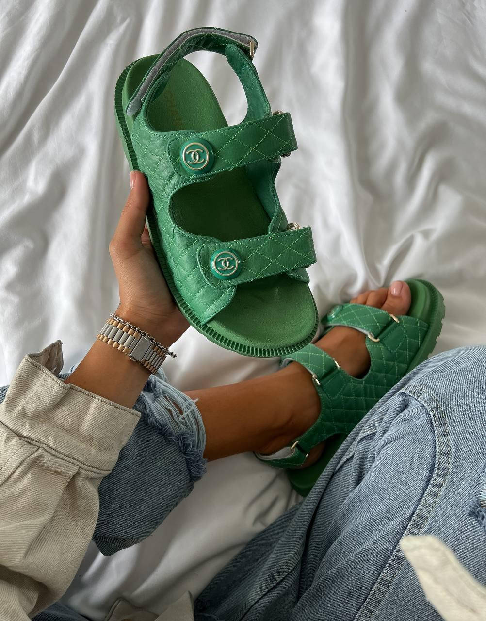 

Женские кожаные босоножки шанель Chanel Dad Sandal Green Premium сандали кожанные