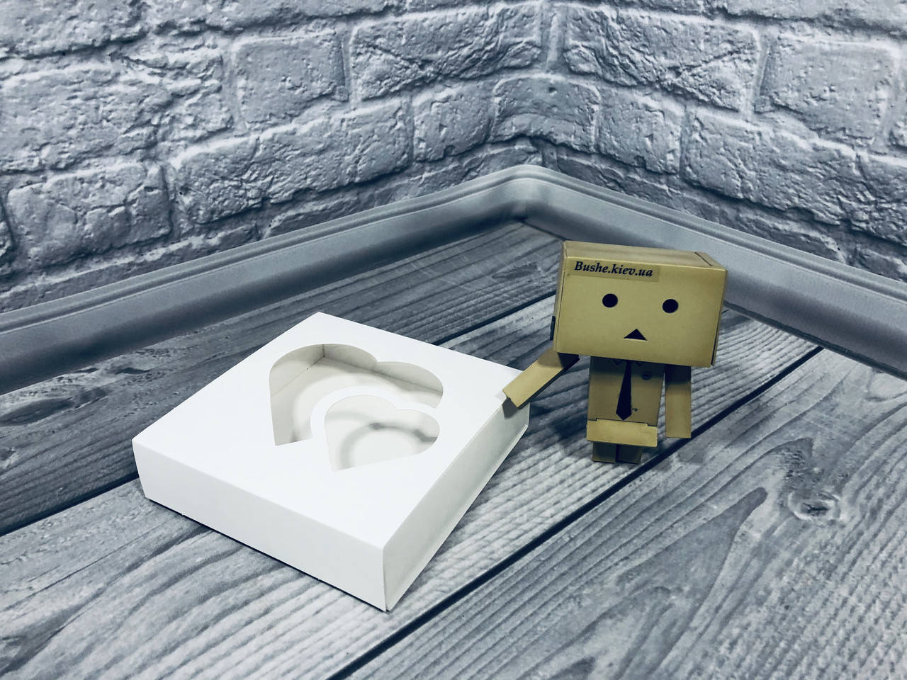 

*50 шт* / Коробка для пряников / 120х120х30 мм / Белая / окно-2 сердца / лк