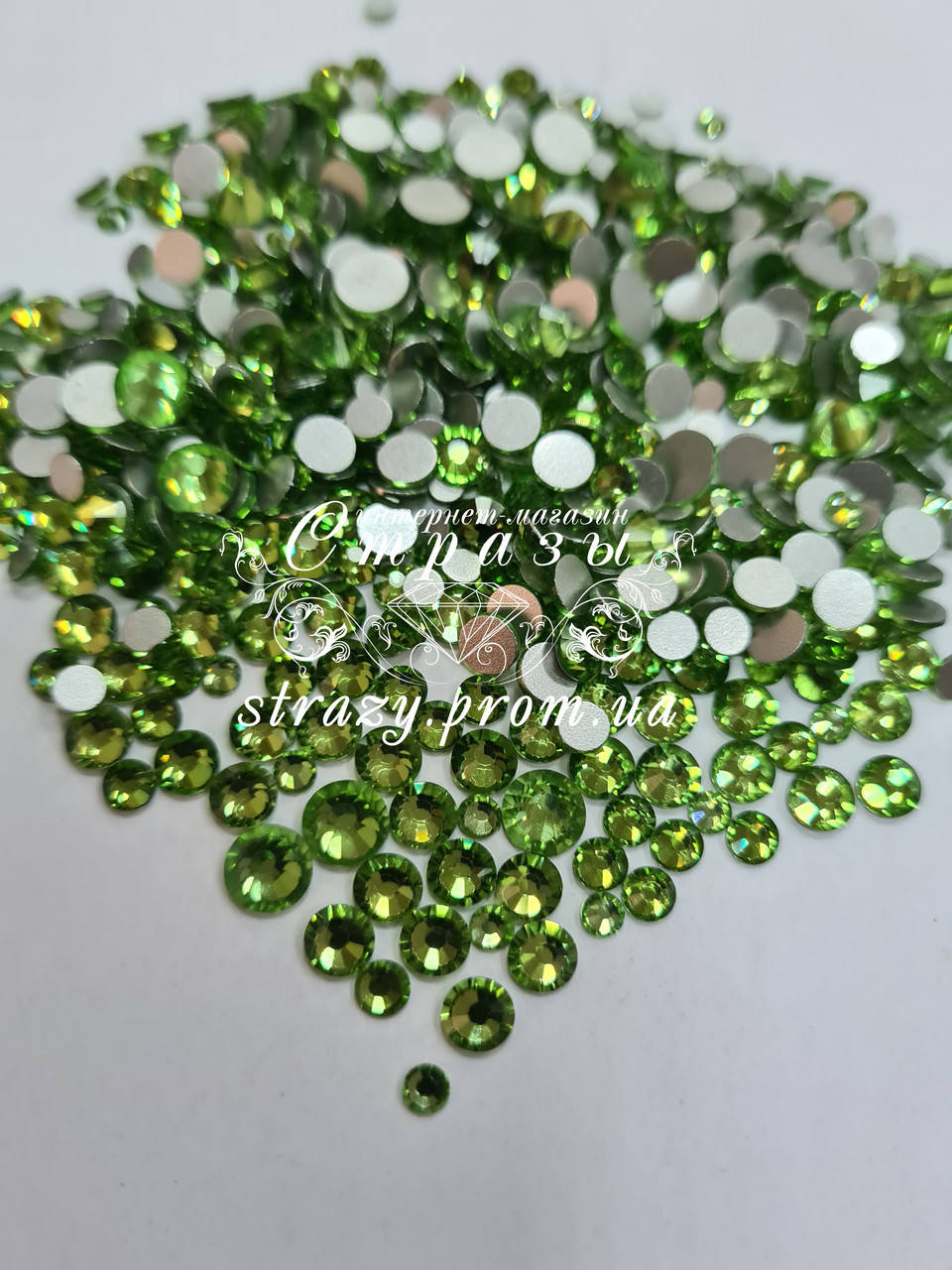 

Стразы Peridot Микс размеров 1400шт (ss12,ss16,ss20,ss30) "Crystal Premium"