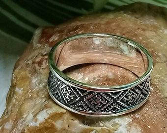 

Кольцо серебряное с Славянскими Знаками .