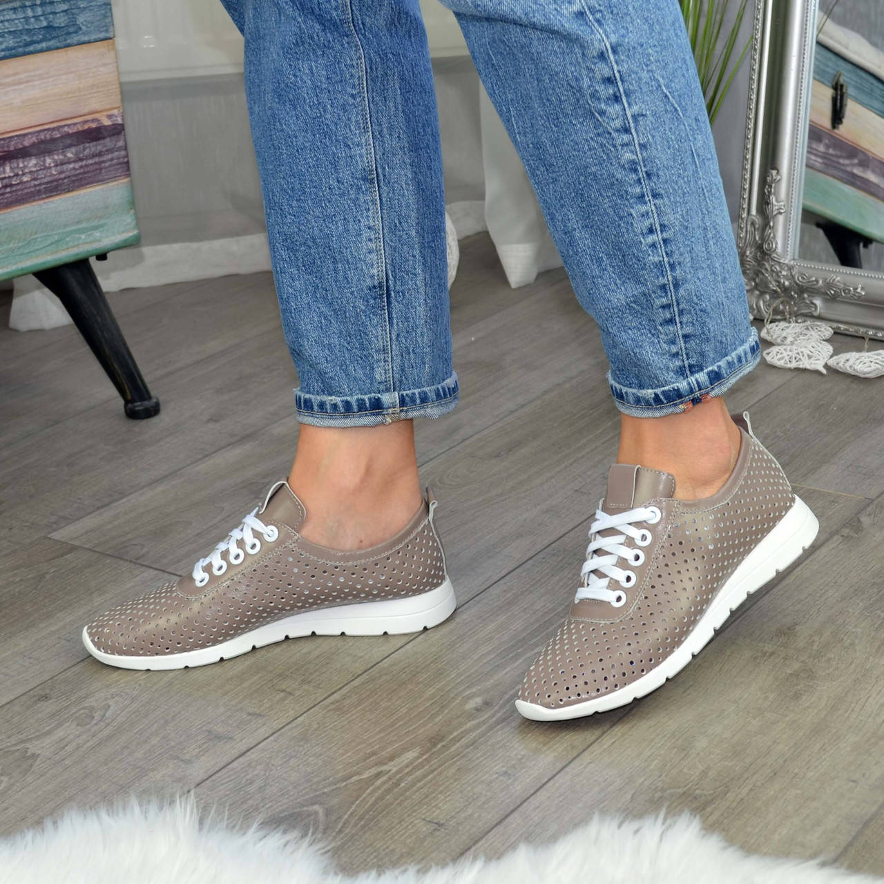 

Кожаные женские мокасины со сквозной перфорацией, цвет визон