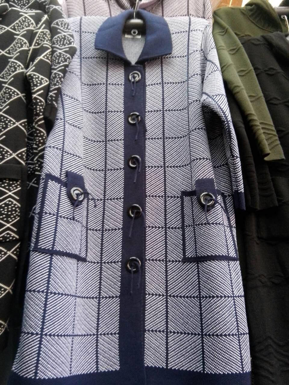 

Элегантное женское пальто-кардиган с карманами производства Венгрии., Разные цвета