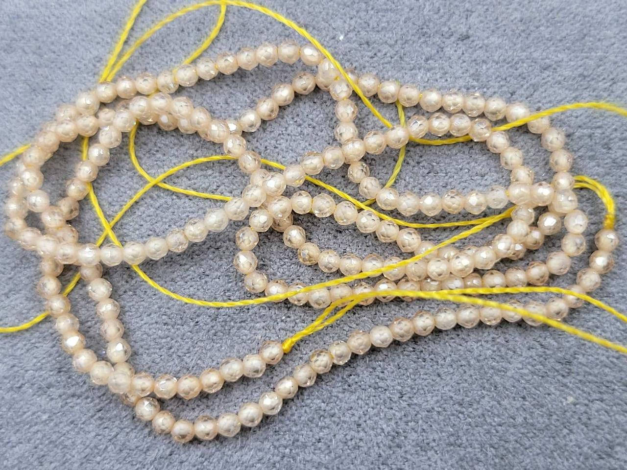 

Бусины Циркон бежевый на нитке граненный шарик d-2мм L-38см