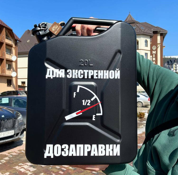 

Канистра бар на 20л с посудой на 4 персоны и встроенной блютуз колонкой