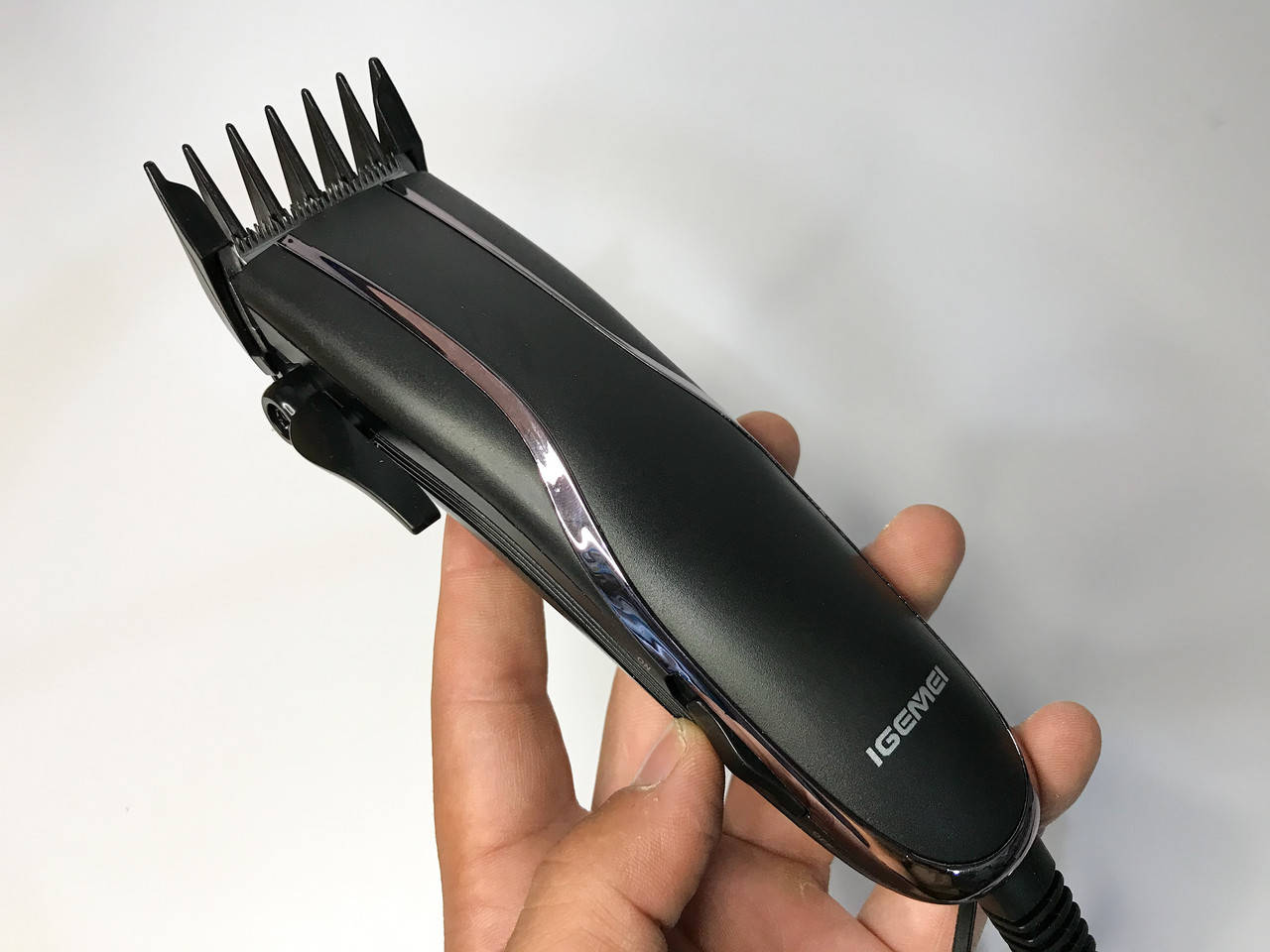 

Профессиональная проводная машинка для стрижки волос Gemei GM-811