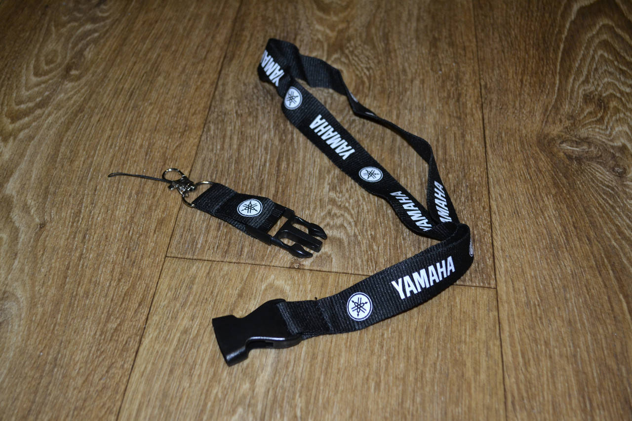 

Шнурок на шею для ключей Yamaha черный
