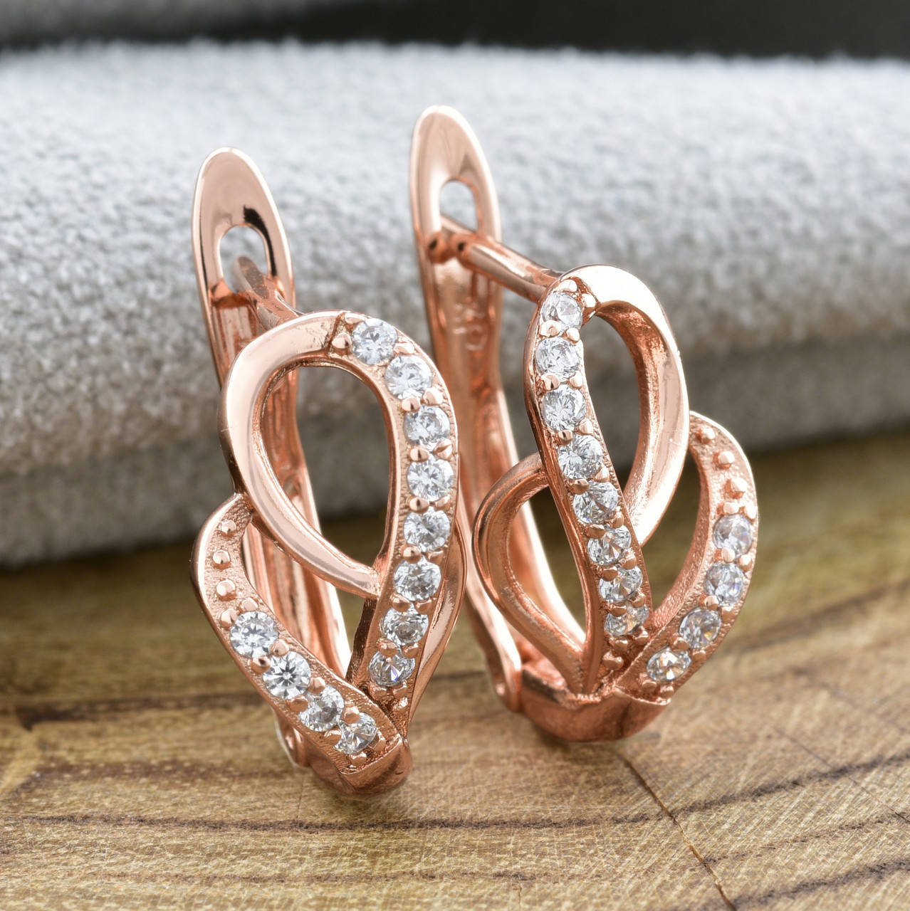 

Серьги 25270 размер 13х8 мм белые фианиты вес 1.8 г позолота РО