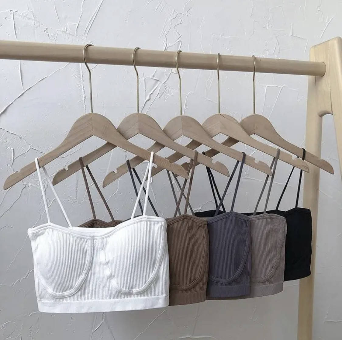 

Топік трикотажний з імітацією кісточок на тонких бретельках, Бежевый