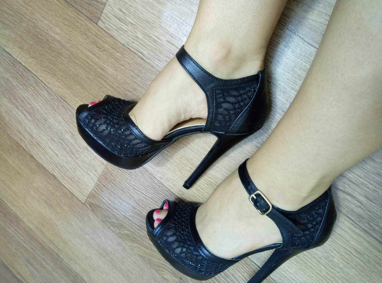 

Босоножки черные шикарные на высоком каблуке 35-39