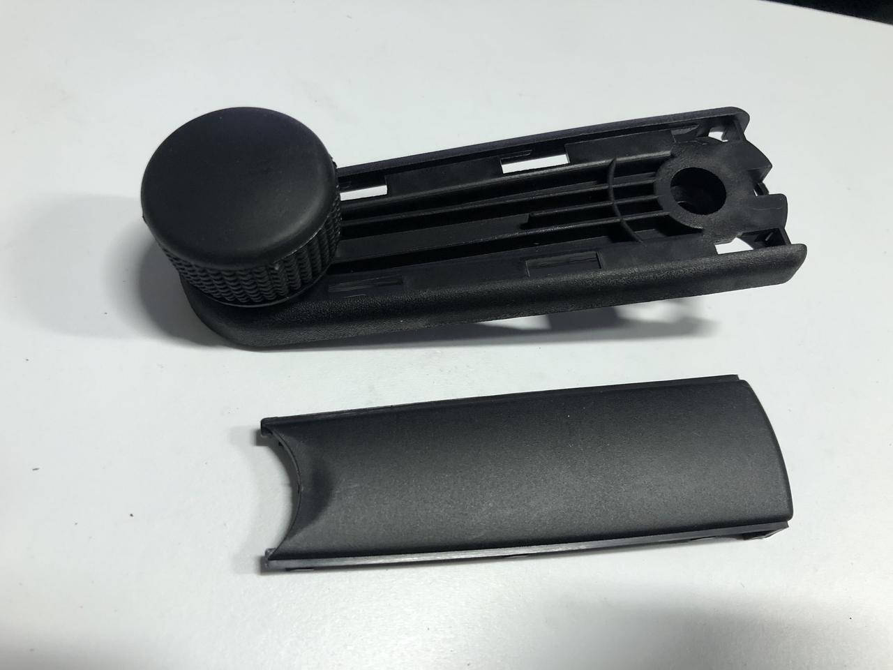 

Ручка стеклоподъемника VW T-4/B-3 JP Group 357837581