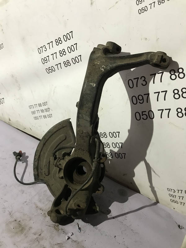 

Кулак поворотный передний Audi A6 c5 8d0407258 Право Перед