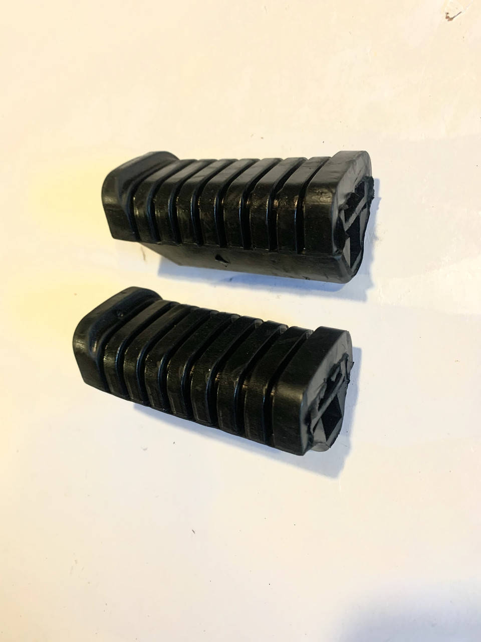 

Резинки подножек водителя Дельта