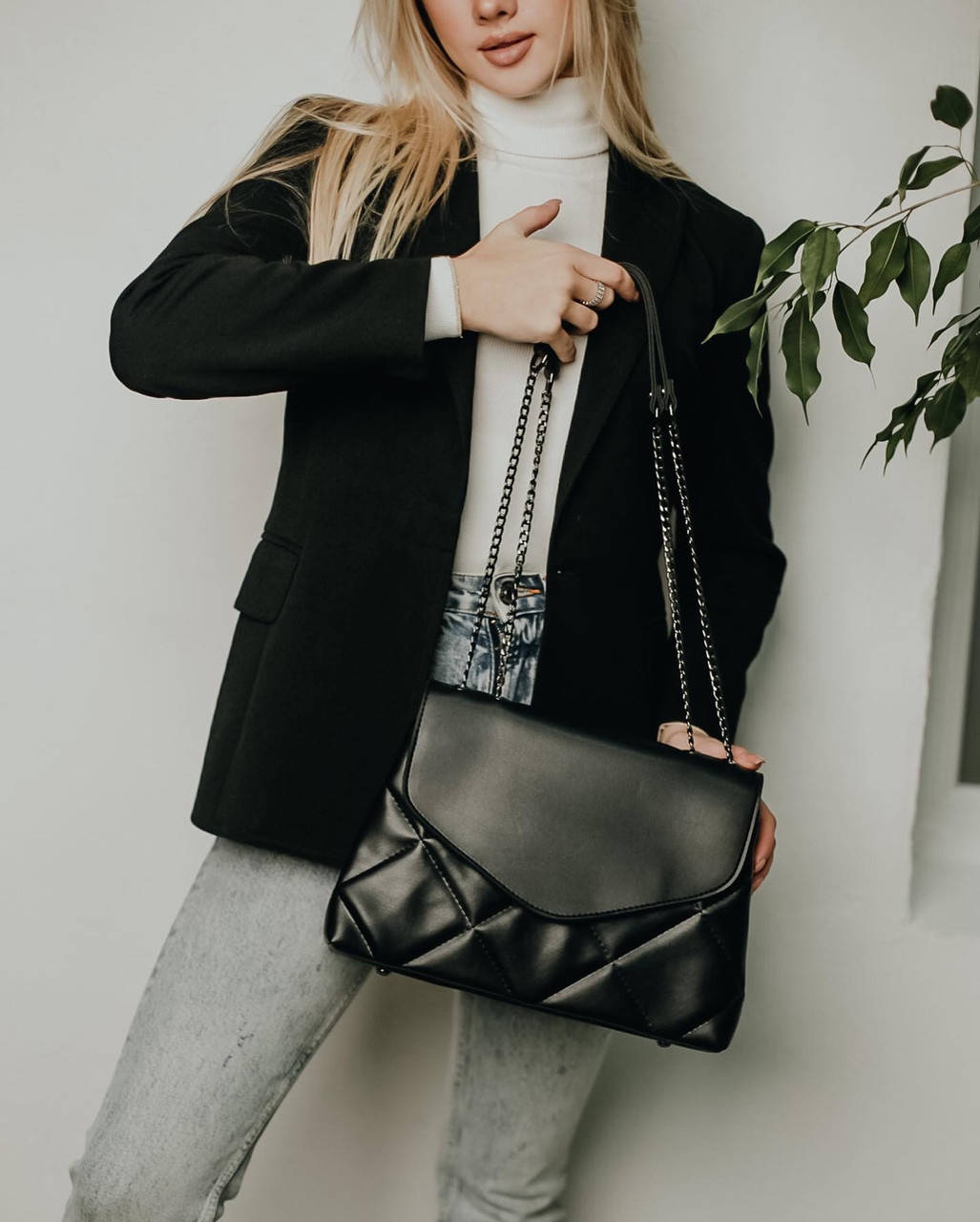 

Сумочка женская стильная прямоугольная на магните 29*20 см с ремешком цепочкой Nata, Черный