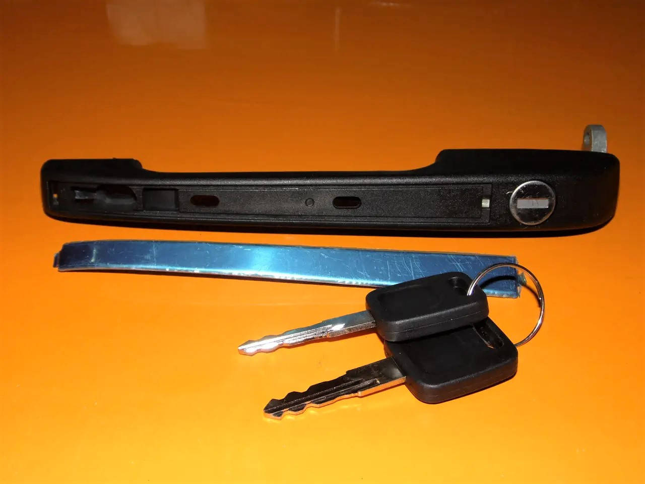 

Ручка двери передняя левая Ауди 100 ц3 на Audi 100 c3 JP Group 1187101670