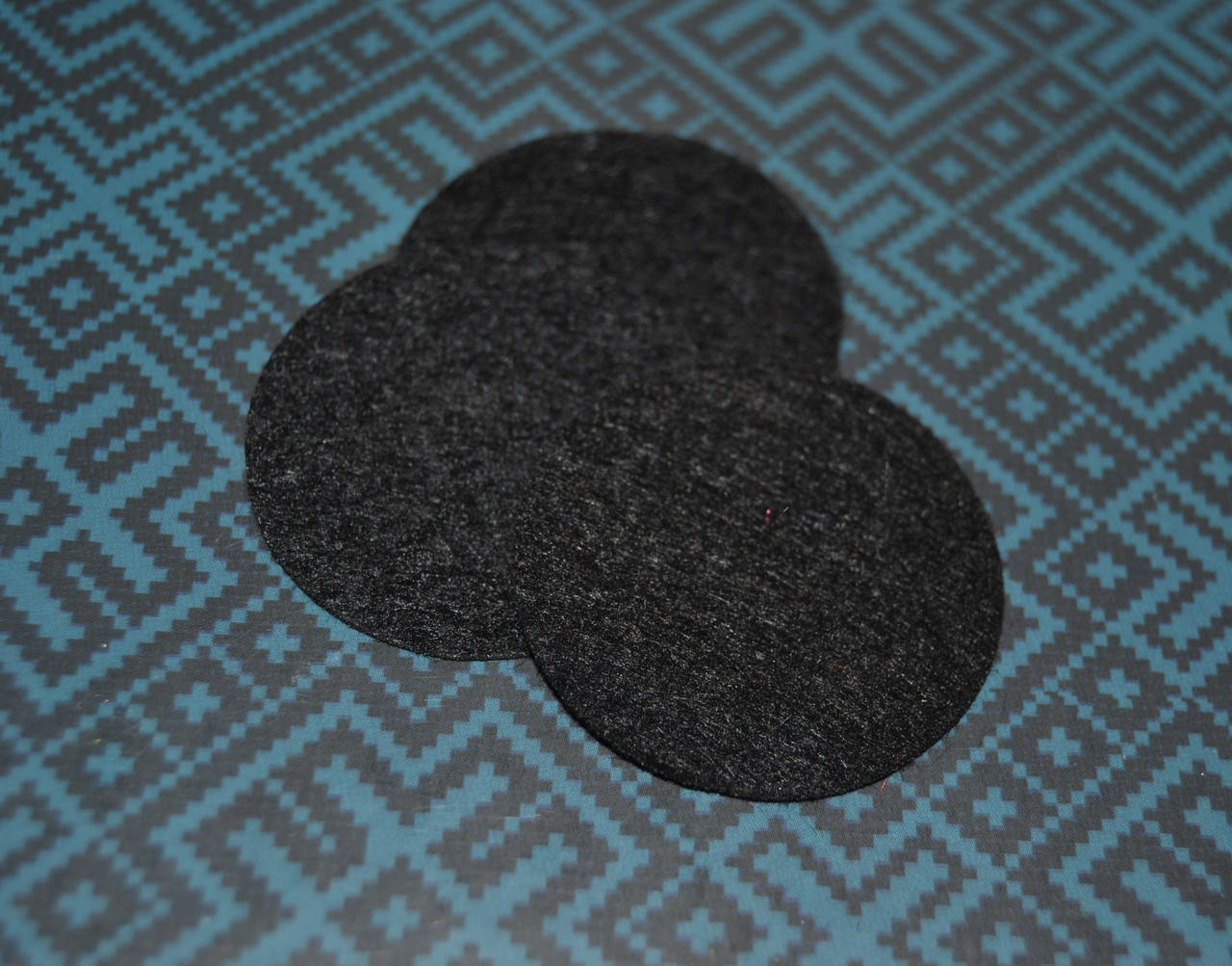 

Фетрові кружечки 4см, колір- чорний, 1шт