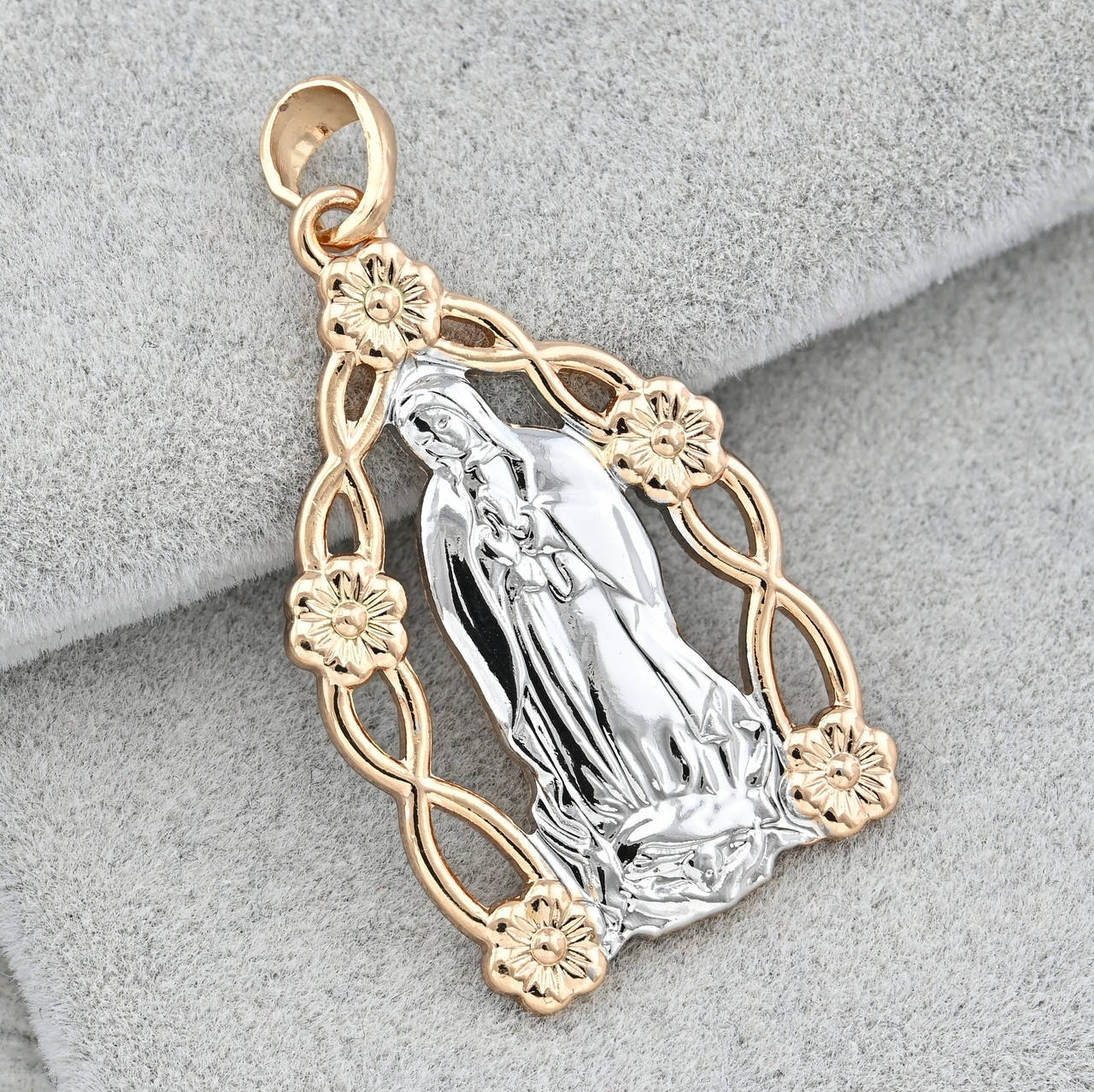 

Иконка Богородица с родированием 35550 для цепочки до 3 мм размер 34х18 мм вес 2.7 г позолота 18К