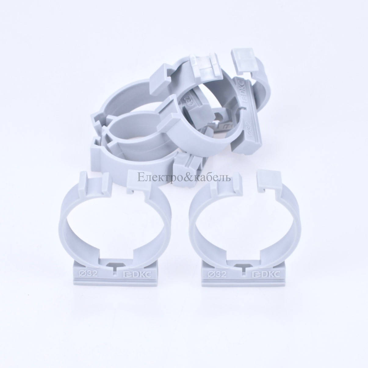 

Держатель двухкомпонентный, для трубы d32мм DKC