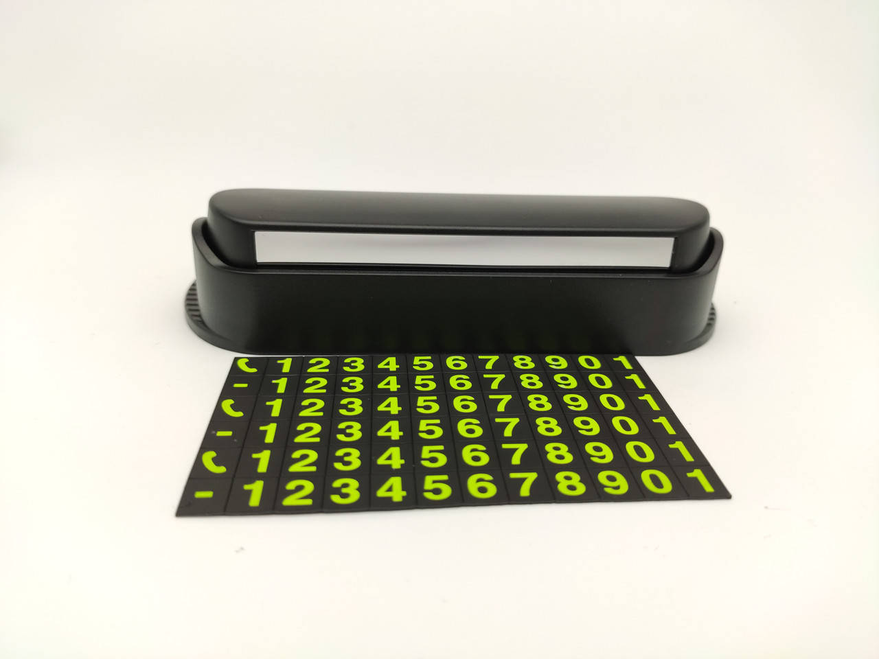 

Черная парковочная визитка с освежителем и подставкой под телефон