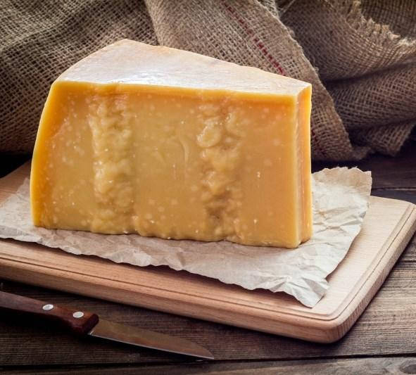 

Сыр пармезан Formaggio Duro Italiano куски нарезные 1-1,2 кг в вакууме