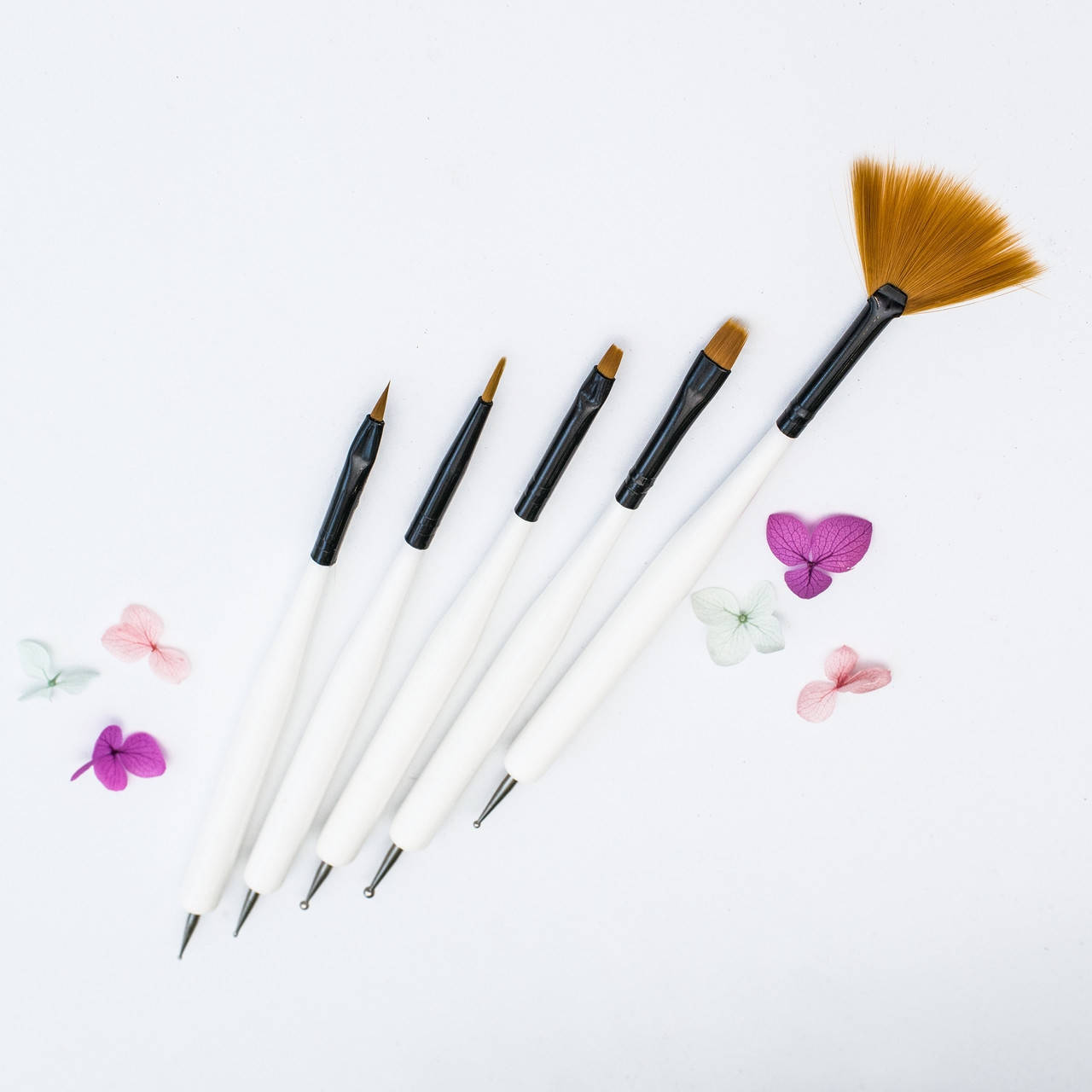 

Набор кистей для росписи ногтей 2 в 1(кисть+дотс) 5 штук в наборе