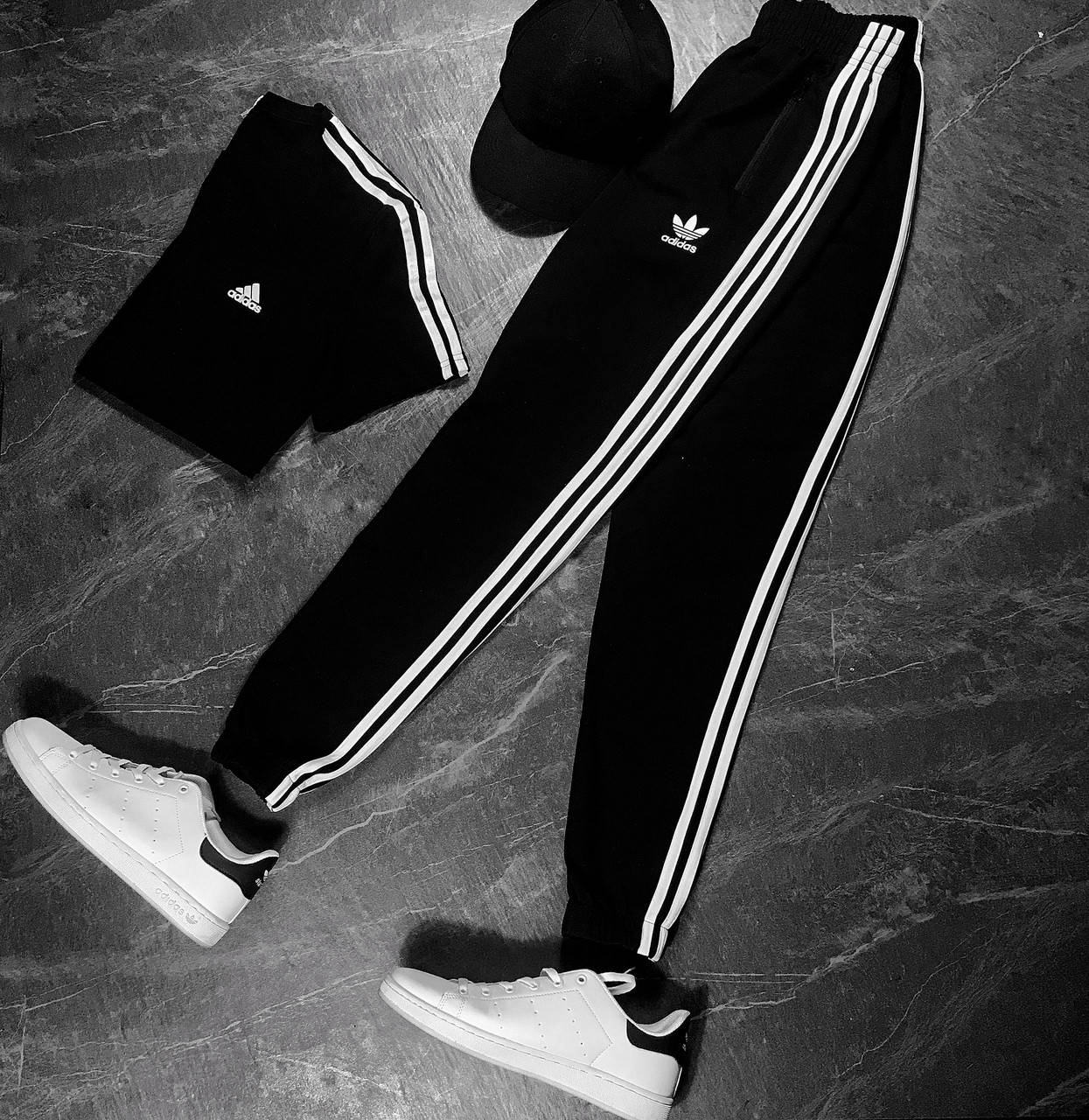 

Спортивные штаны + Футболка Adidas (Адидас) черный Комплект мужской весенний летний с лампасами ЛЮКС качества