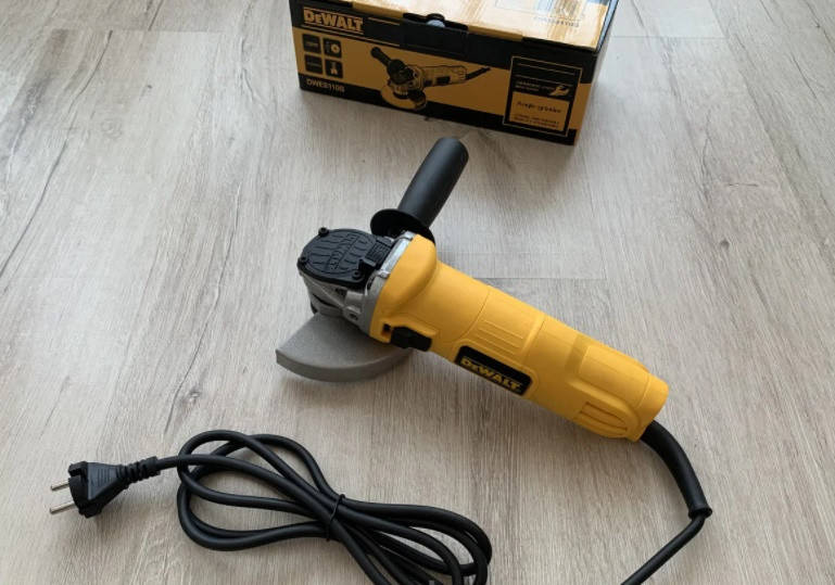 

Болгарка DeWALT DWE8110S, круг 125 мм, 720Вт, регулировка оборотов