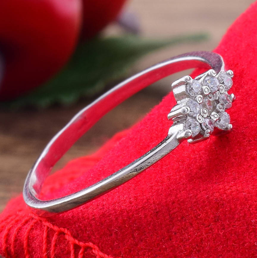 

Кольцо серебряное женское Небесная роса вставка белые фианиты размер 20