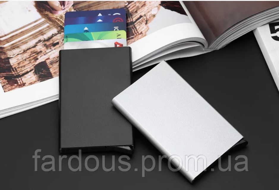 

Картхолдер с защитой от бесконтактного считывания ANTI RFID. Серебряный