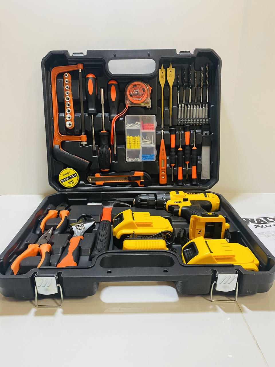 

Ударный аккумуляторный шуруповерт Dewalt 24v 5.0a с большым набором инструмента, акция!