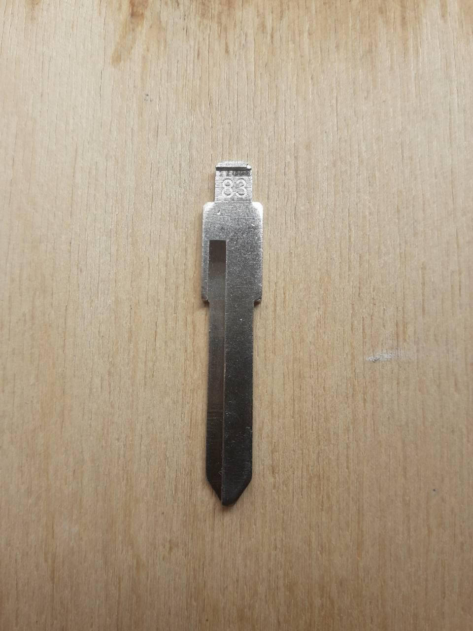 

Лезвие для выкидного ключа Mercedes (Мерседес) YM15