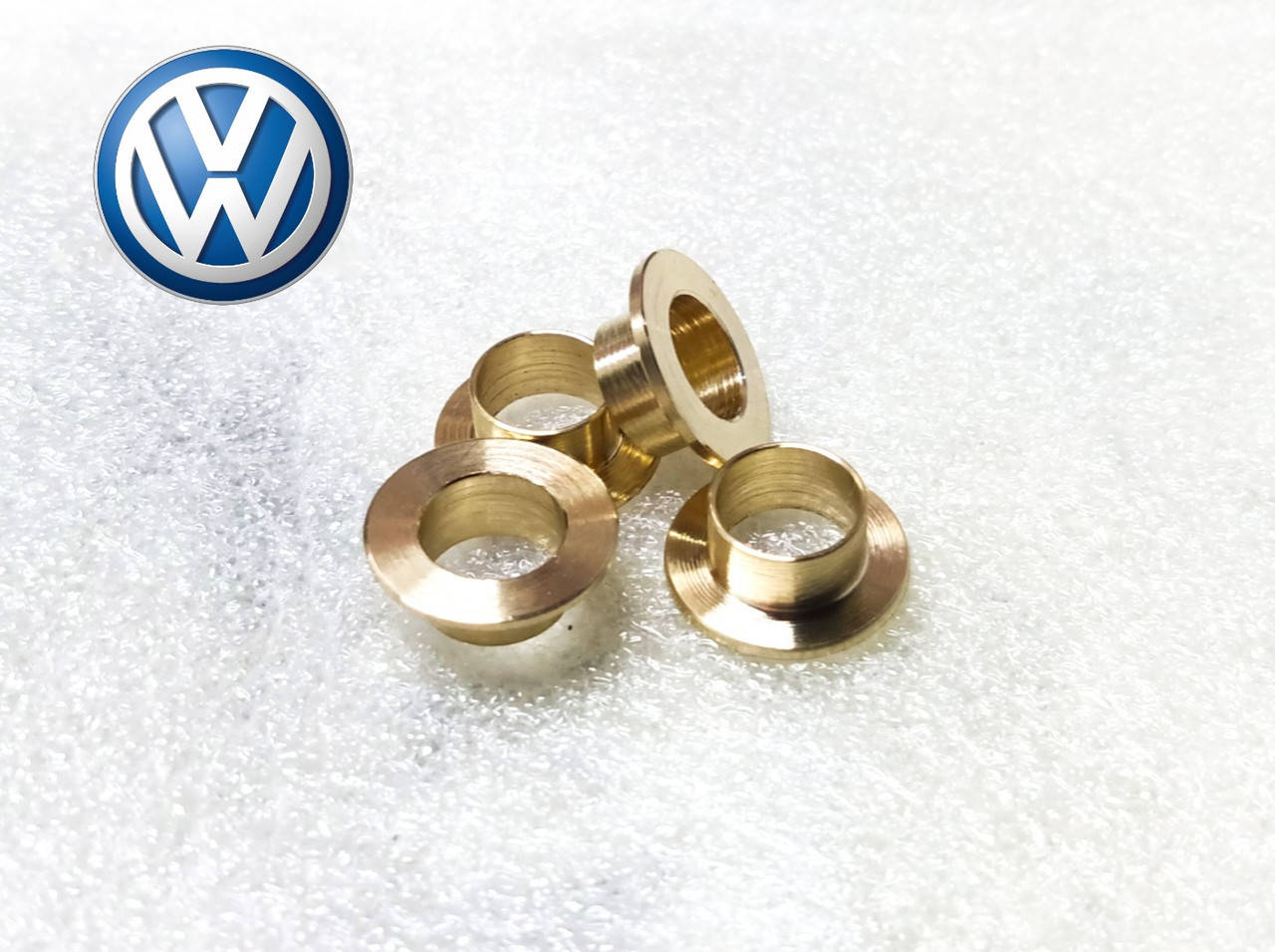 

Втулка направляющей петель двери Volkswagen golf 3 (Фольксваген Гольф 3) Износостойкие
