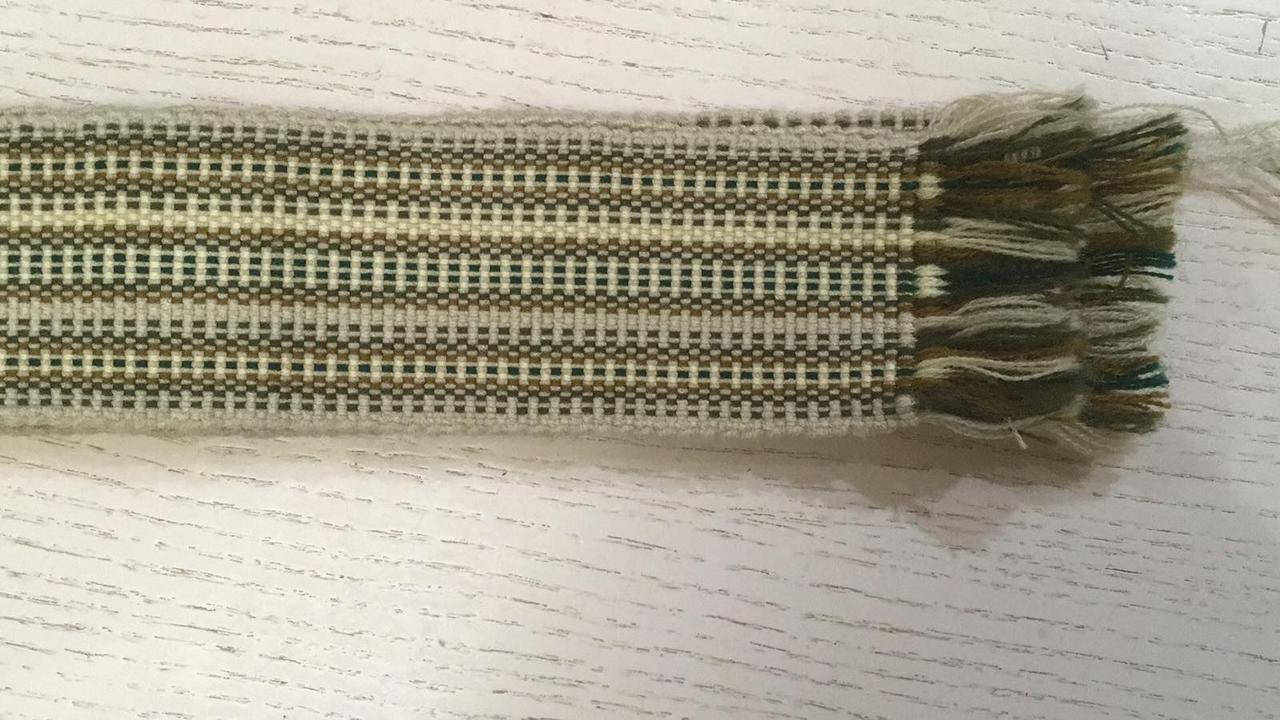 

Крайка домоткана текстильна бежево-оливкова 128*5 см, Зелёный